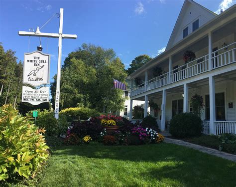 White gull inn door county - http://doorcounty.net — (originally filmed in 2012) In 2010, the White Gull Inn in Fish Creek was voted the "Best Breakfast in America." See what makes this...